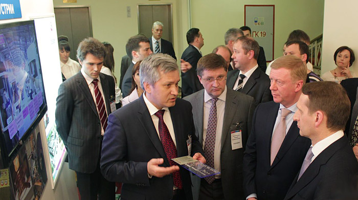 Председатель Госдумы Сергей Нарышкин посетил выставку РОСНАНО