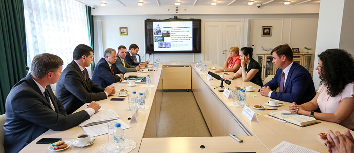 Встреча в администрации Калужской области, второй слева – губернатор Анатолий Артамонов