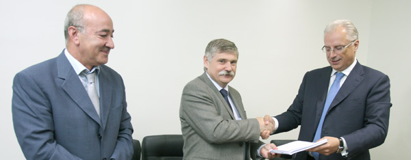 Подписание соглашения по созданию «Нанотехнологического центра „Техноспарк”» 600-234