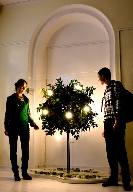 Инсталляция с использованием светодиодных ламп «Оптоган»